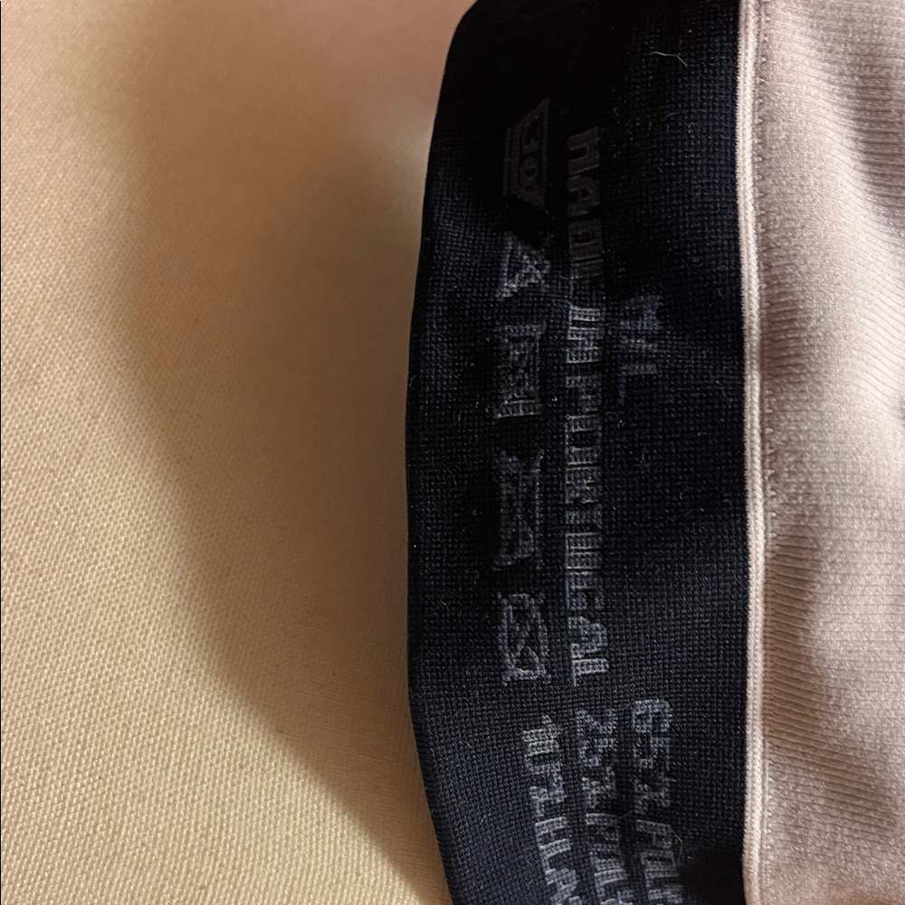 Women's LNDR sports bra - Picture 3 of 5